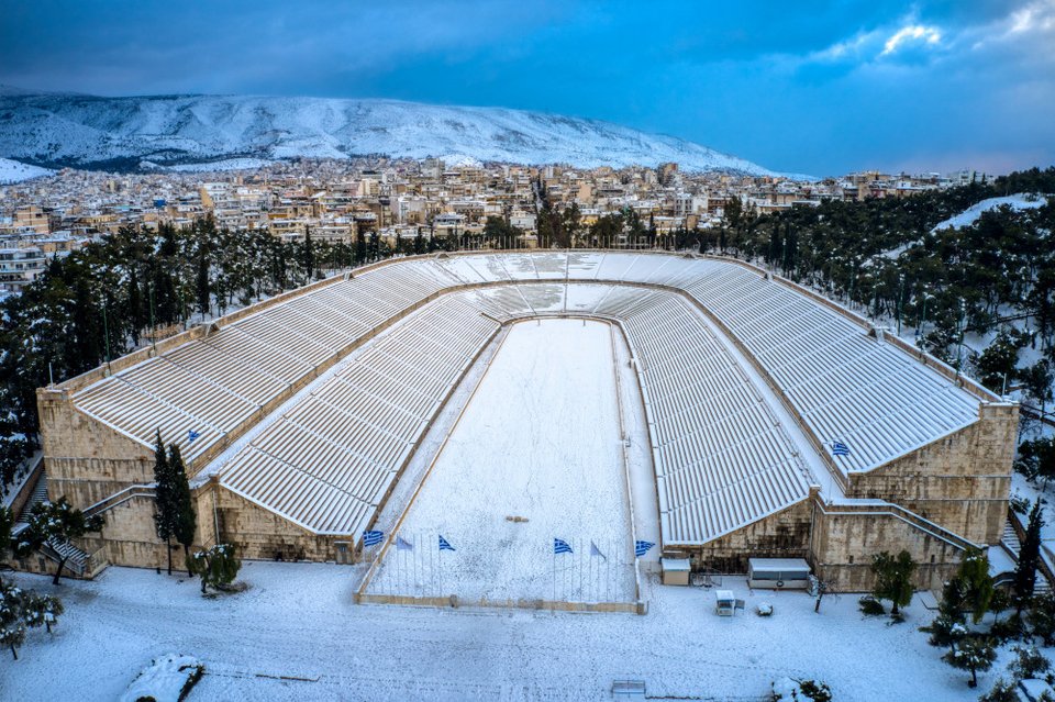 Η χιονισμένη Αθήνα από ψηλά