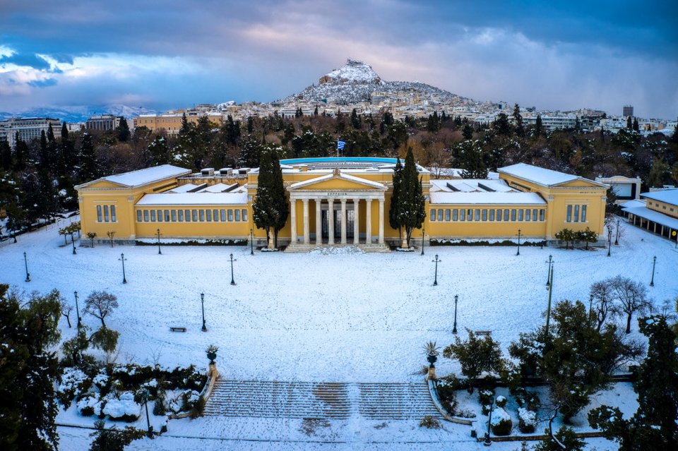 Η χιονισμένη Αθήνα από ψηλά