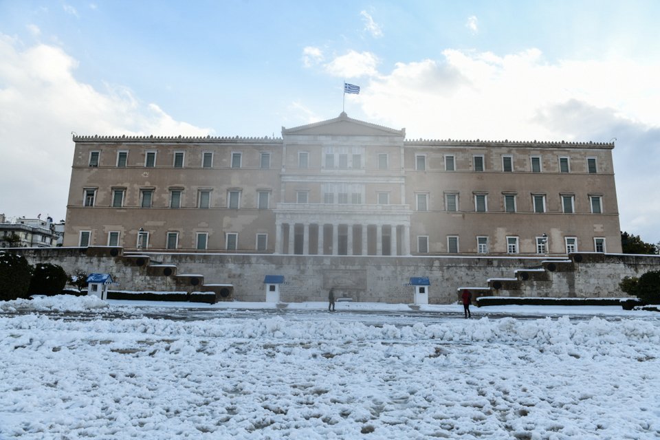 Η χιονισμένη Αθήνα από ψηλά