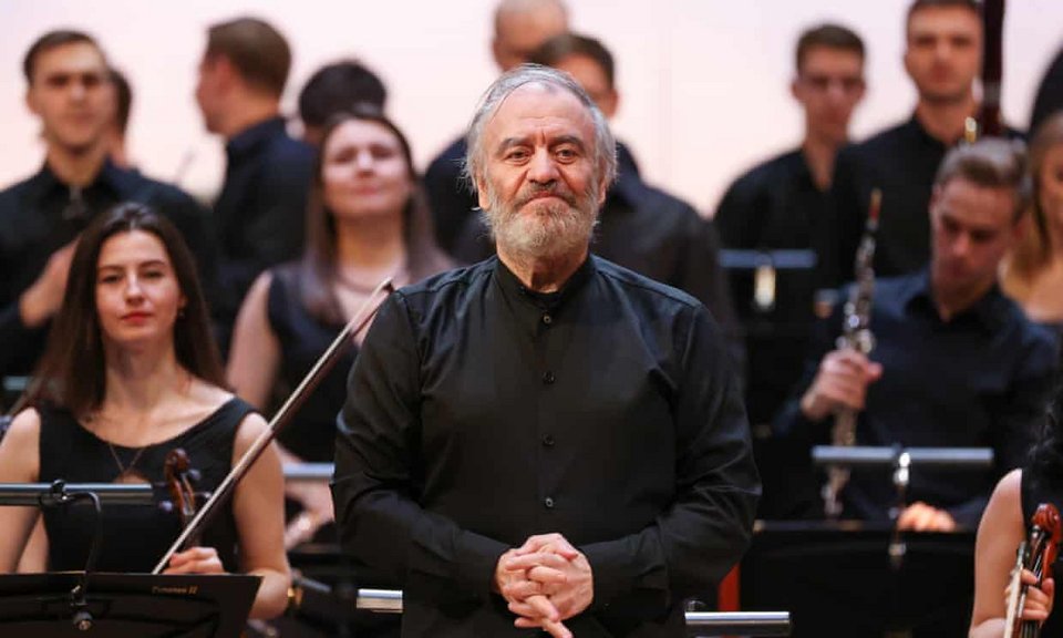 O Ρώσος μαέστρος, φίλος του Πούτιν Valerie Gergiev, αν δεν αποκηρύξει τη ρωσική εισβολή, θα «αποβληθεί» από και τις επόμενες συναυλίες του μετά από αυτή με τη Φιλαρμονική της Βιέννης