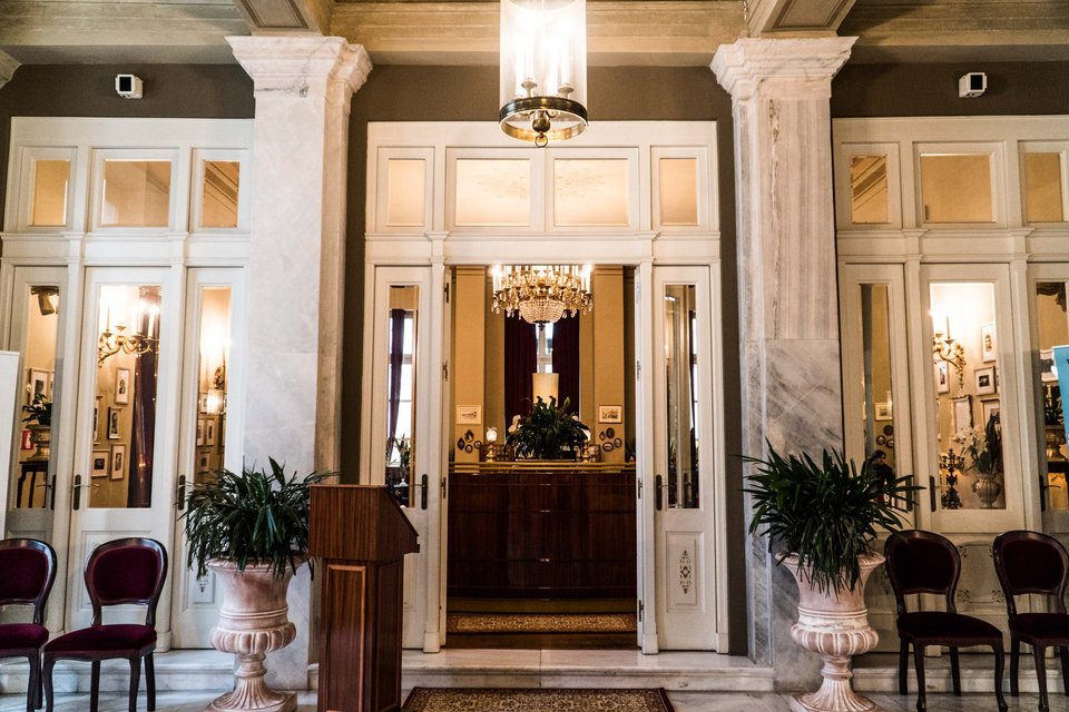 Foyer Café Bistrot του Δημοτικού Θεάτρου Πειραιά, με όπερα, τζαζ και σύγχρονη ελληνική μουσική