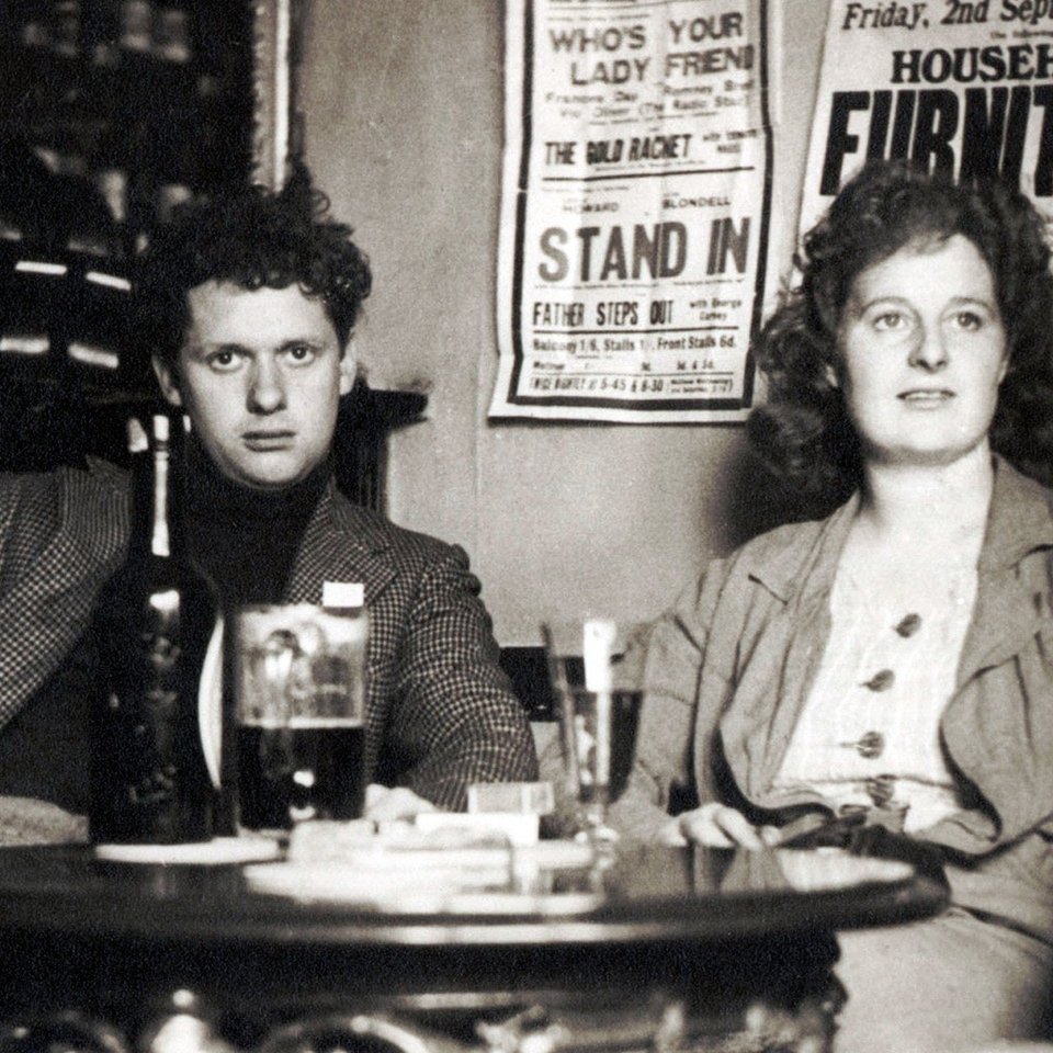 Το 1937 ο Dylan Thomas παντρεύτηκε την Caitlin Macnamara