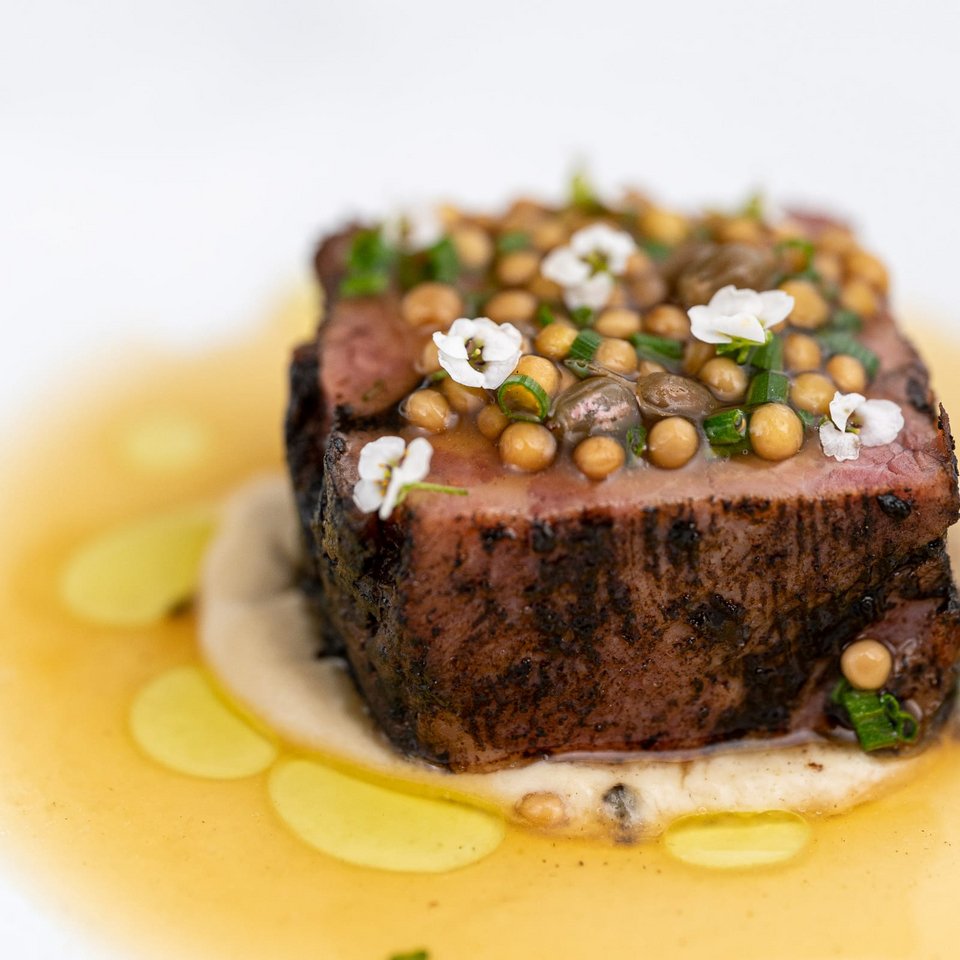 Σε όλα τα πιάτα του Soil τα βότανα παίζουν τον πρωταγωνιστικό ρόλο  - Φωτογραφία: Yiamouris Studio