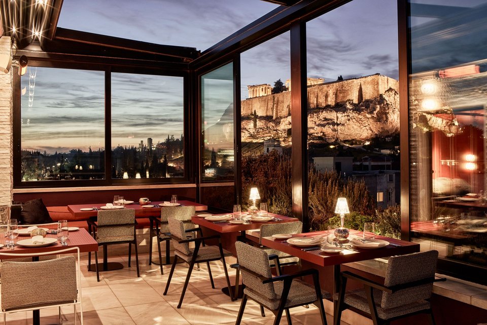H θέα στην Ακρόπολη του εστιατορίου Sense στο Athens Was Hotel κόβει την ανάσα / Φωτογραφία: Courtesy of Sense