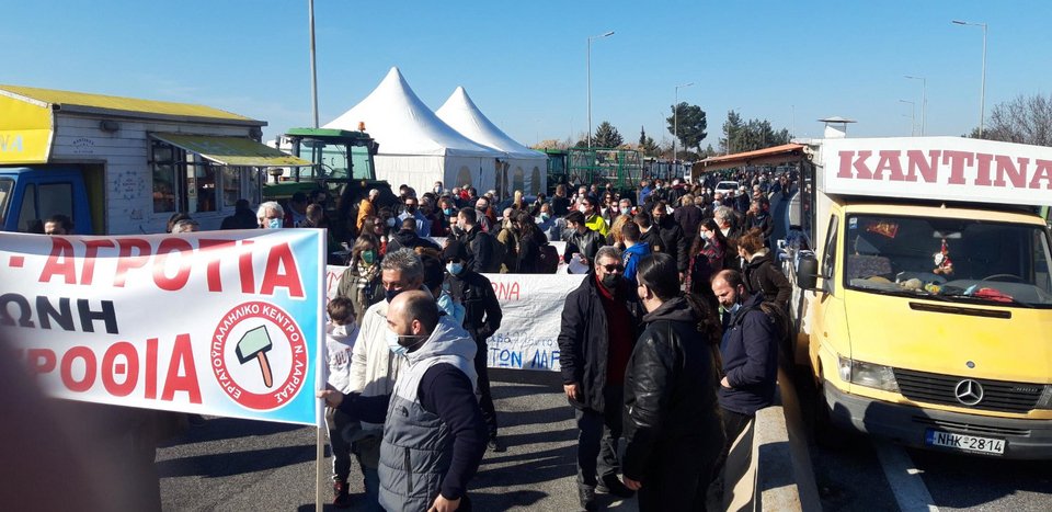 αγρότες, μπλόκο στη Λάρισα