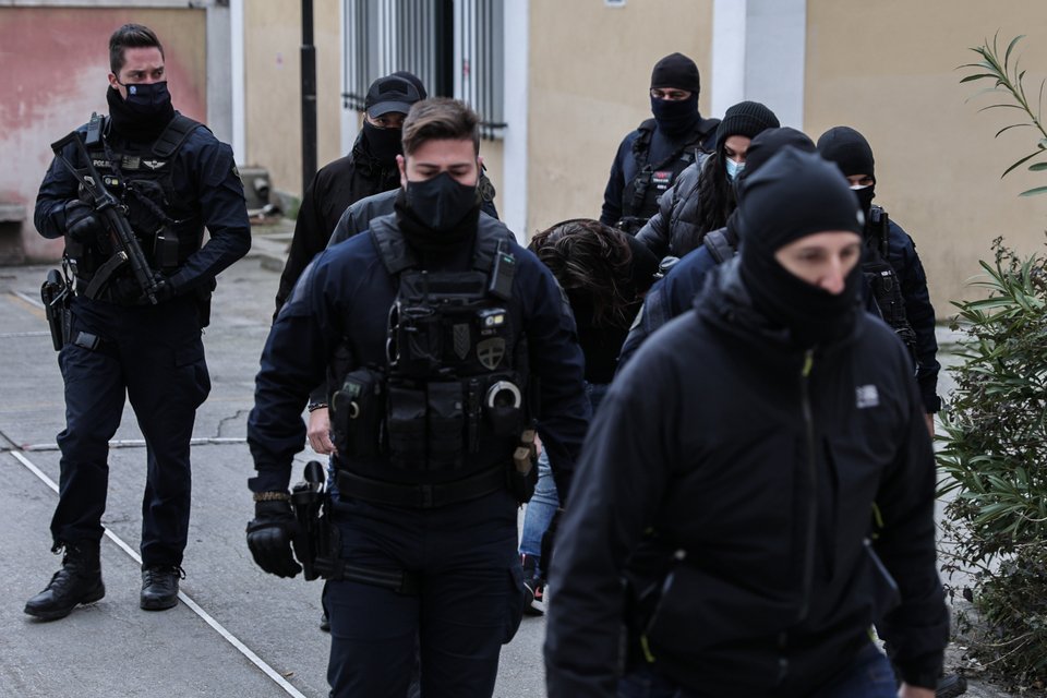 Η 29χρονη μητέρα οδηγείται στον εισαγγελέα