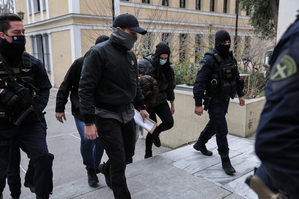 Η 29χρονη μητέρα οδηγείται στον εισαγγελέα