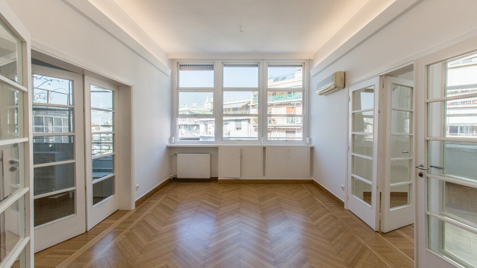 Το διαμέρισμα της Μπλε Πολυκατοικίας όπως ανακαινίστηκε από τους Cadu Architects.