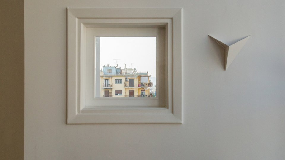 Το διαμέρισμα της Μπλε Πολυκατοικίας όπως ανακαινίστηκε από τους Cadu Architects.