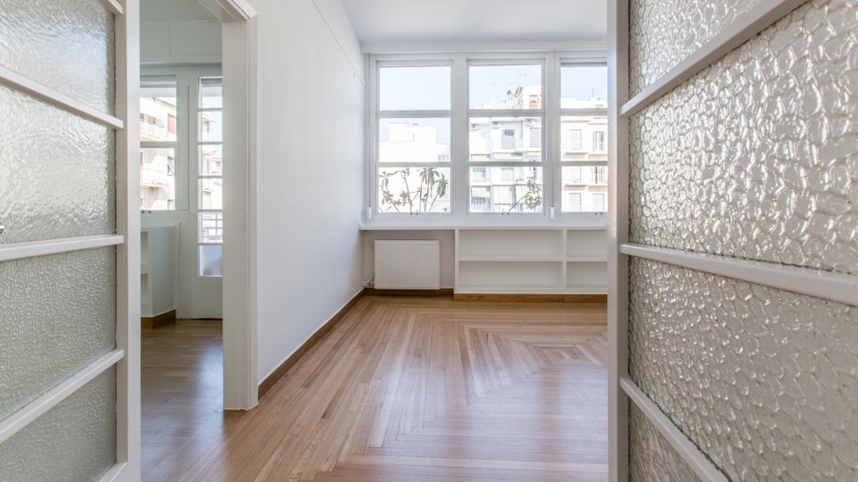 Το διαμέρισμα της Μπλε Πολυκατοικίας όπως ανακαινίστηκε από τους Cadu Architects.
