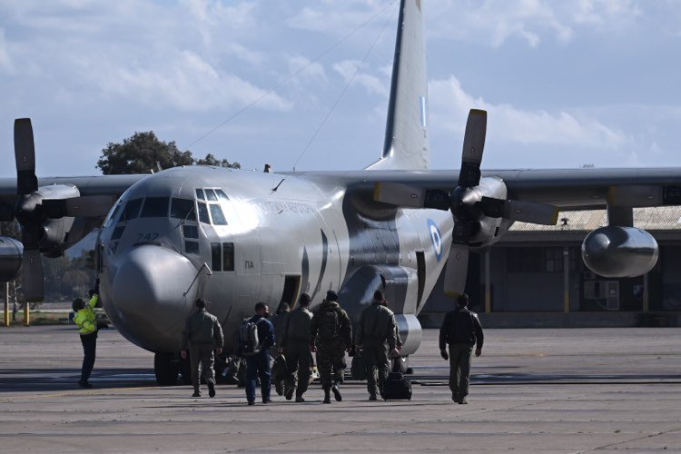 Αναχώρησαν από την Ελευσίνα τα C-130 με τον στρατιωτικό εξοπλισμό για την Ουκρανία