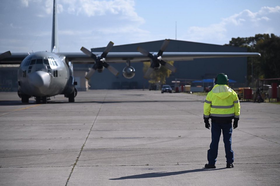 Αναχώρησαν από την Ελευσίνα τα C-130 με τον στρατιωτικό εξοπλισμό για την Ουκρανία