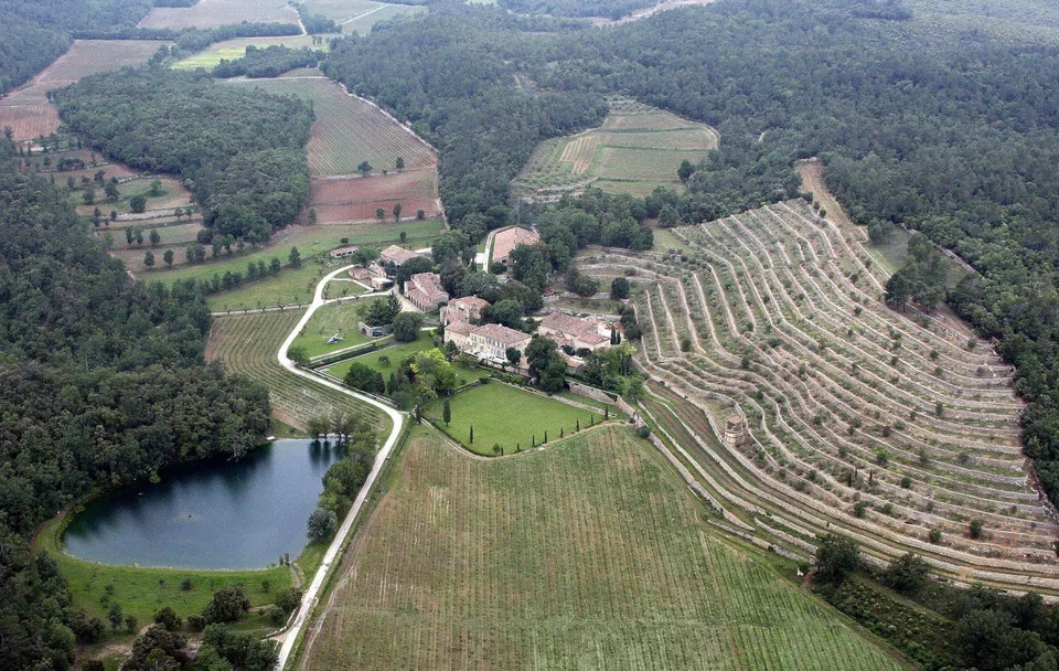 Το chateau Miraval με το οινοποιείο που αγόρασαν ο Μπραντ Πιτ και η Αντζελίνα ΤΖολί το 2008