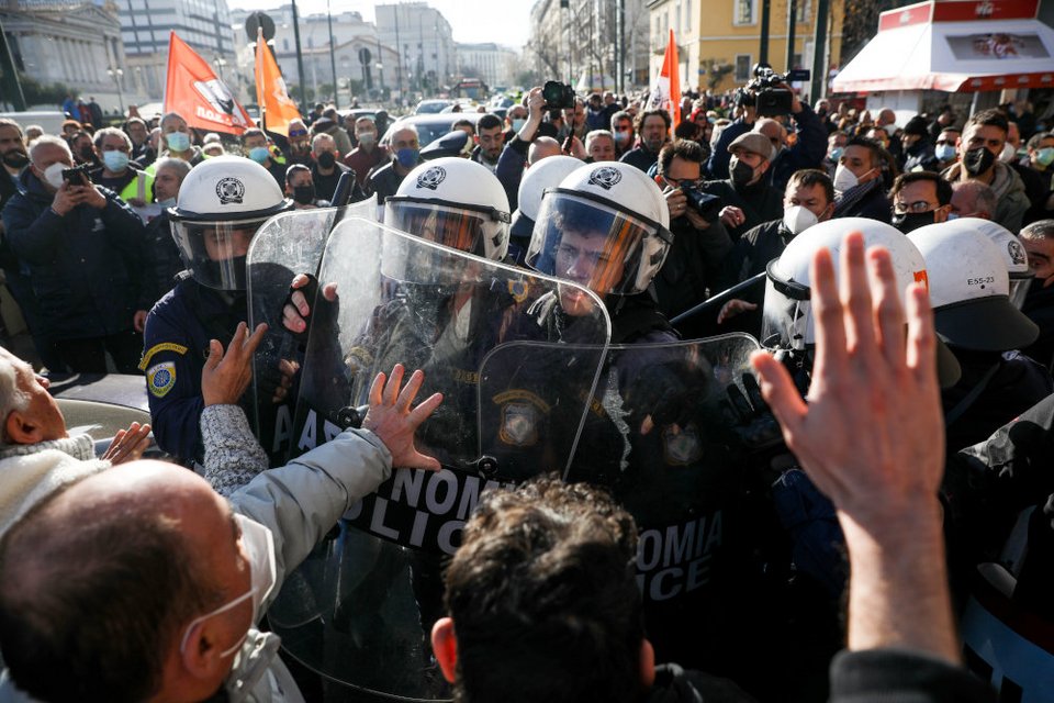 Ένταση στα Προπύλαια / Eurokinissi