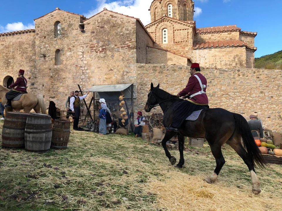 Στην ταινία συνδυάζεται η μυθοπλασία με το ντοκιμαντέρ