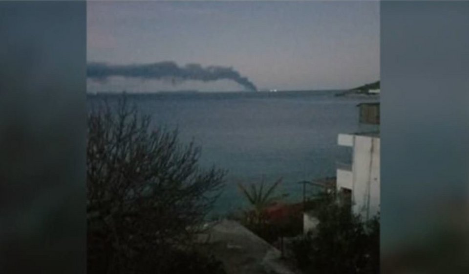 φωτιά σε πλοίο, καπνός από Κέρκυρα