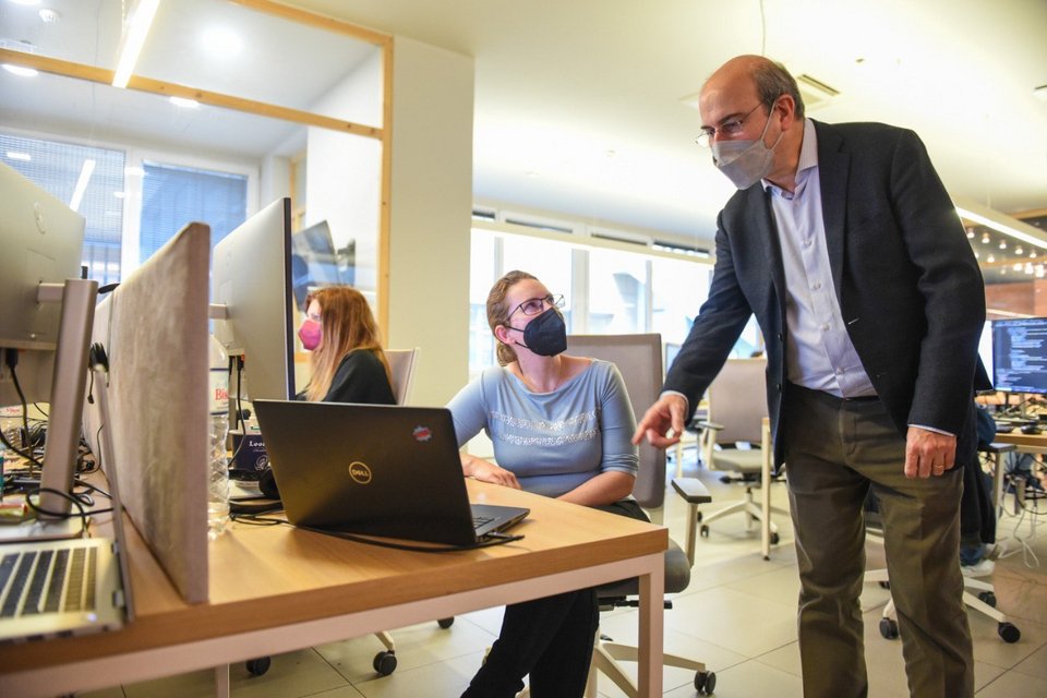 Επίσκεψη του Κωστή Χατζηδάκη στη Viva Wallet