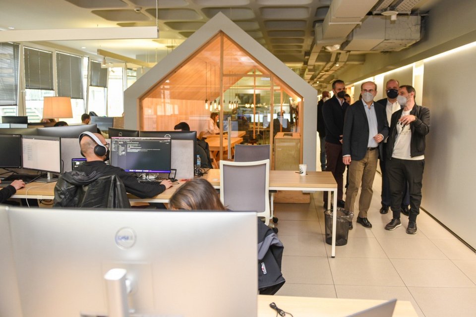 Επίσκεψη του Κωστή Χατζηδάκη στη Viva Wallet