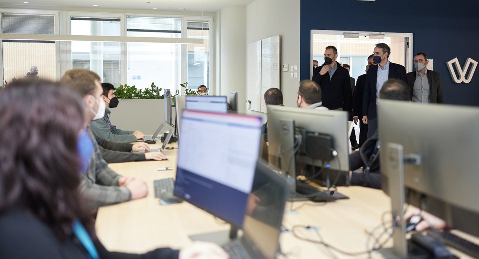 Στα γραφεία της Viva Wallet ο Κυριάκος Μητσοτάκης