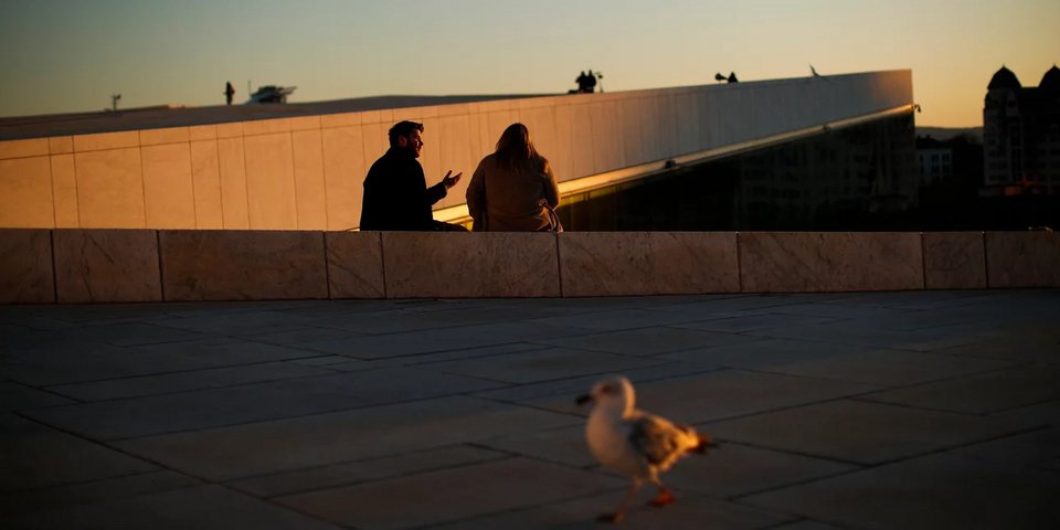 Οι Νορβηγοί λένε αντίο σε σειρά μέτρων που επιβλήθηκαν για την ανάσχεση της εξάπλωσης του κορωνοϊού