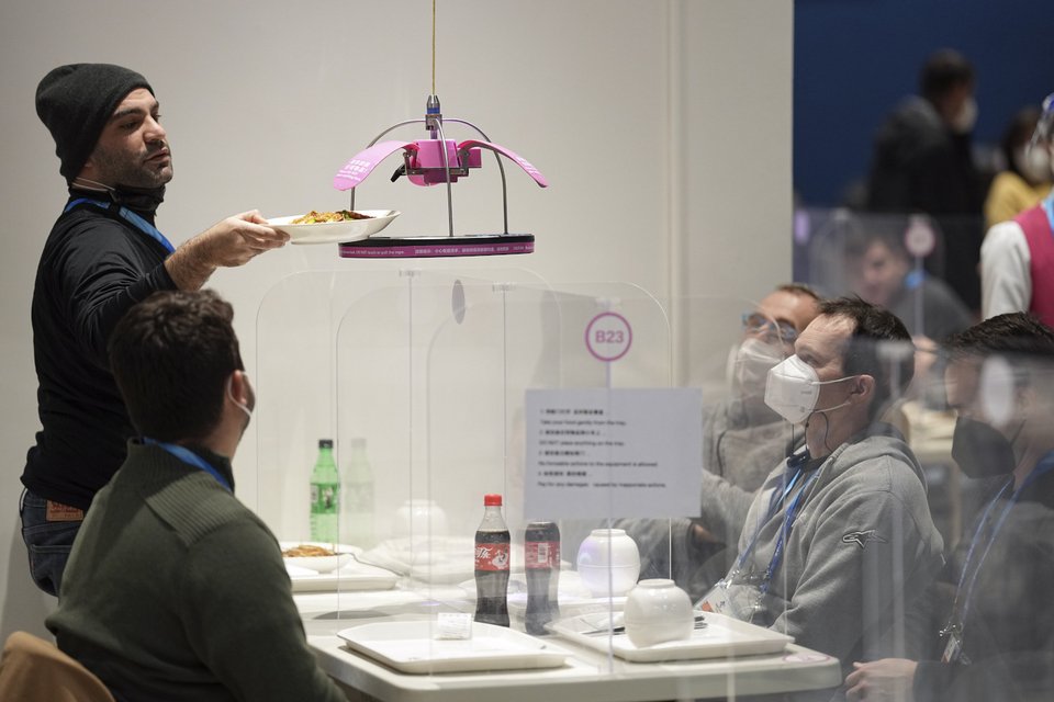 Έτσι σερβίρονται οι δημοσιογράφοι το φαγητό τους
