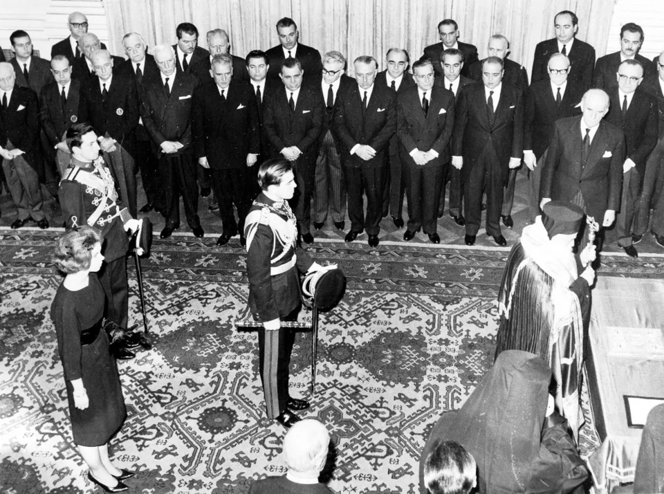 6/3/1964: Στην ορκωμοσία του, παίρνοντας το χρίσμα να γίνει βασιλιάς/ Φωτογραφία: AP Images