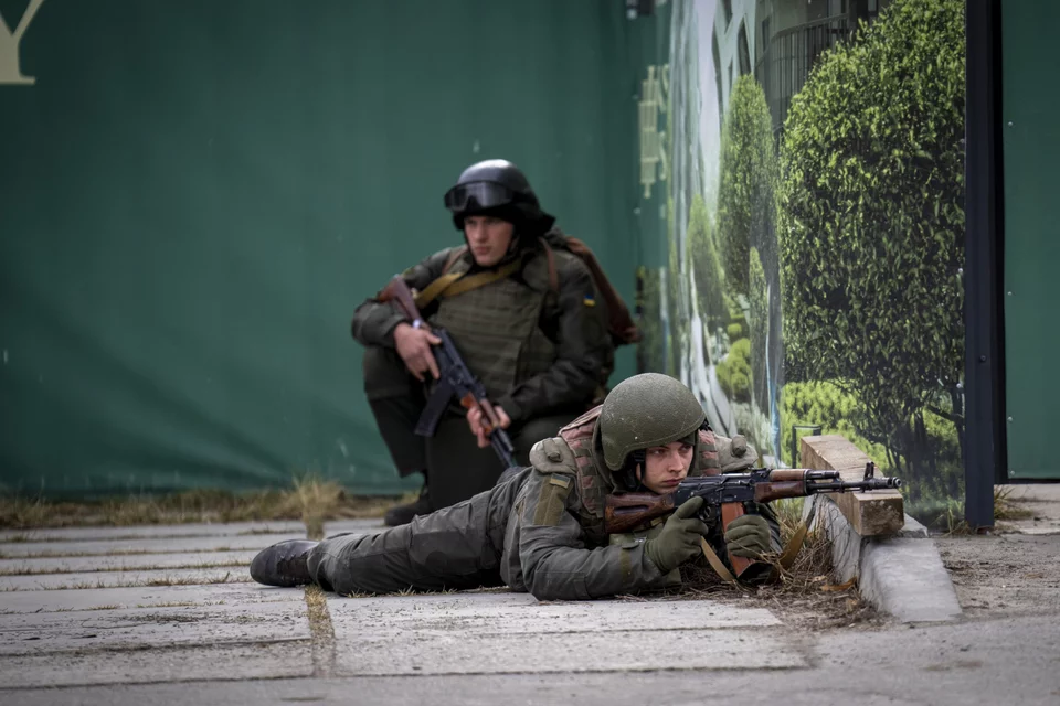 Ουκρανοί στρατιώτες ακροβολισμένοι σε διάφορα σημεία του Κιέβου