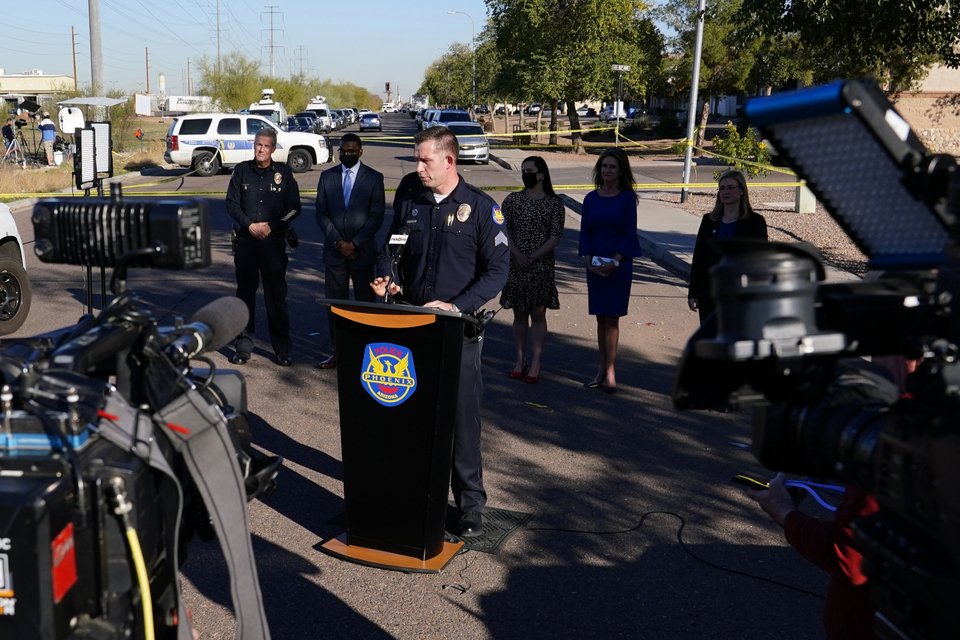Στιγμιότυπο από τη συνέντευξη Τύπου για το περιστατικό με τους πυροβολισμούς