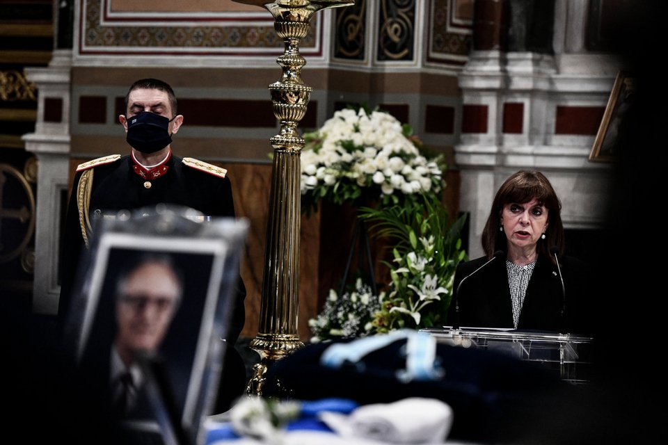 Πρόεδρος της Δημοκρατίας Κατερίνα Σακελλαροπούλου στην κηδεία του Χρήστου Σαρτζετάκη