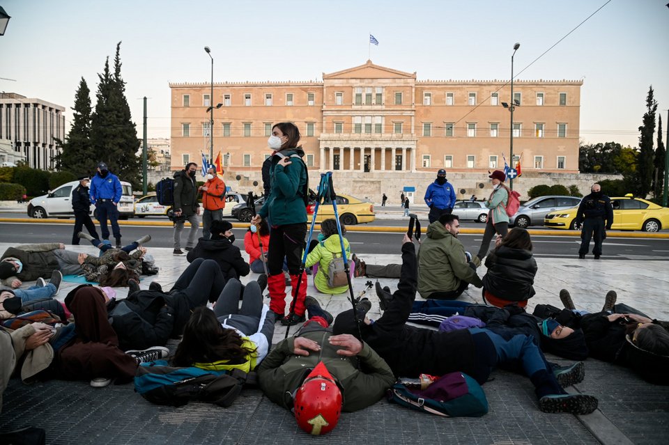 Συγκέντρωση ορειβατών, χιονοδρόμων και πεζοπόρων στο Σύνταγμα