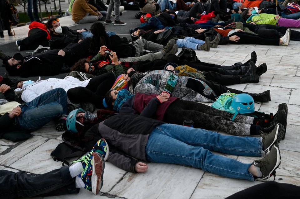 Συγκέντρωση ορειβατών, χιονοδρόμων και πεζοπόρων στο Σύνταγμα