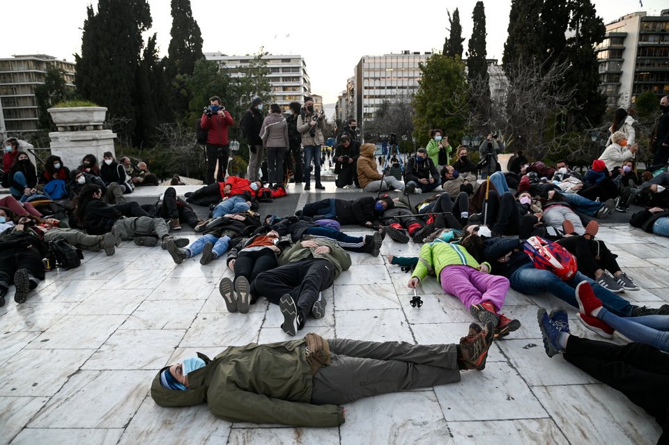 Συγκέντρωση ορειβατών, χιονοδρόμων και πεζοπόρων στο Σύνταγμα