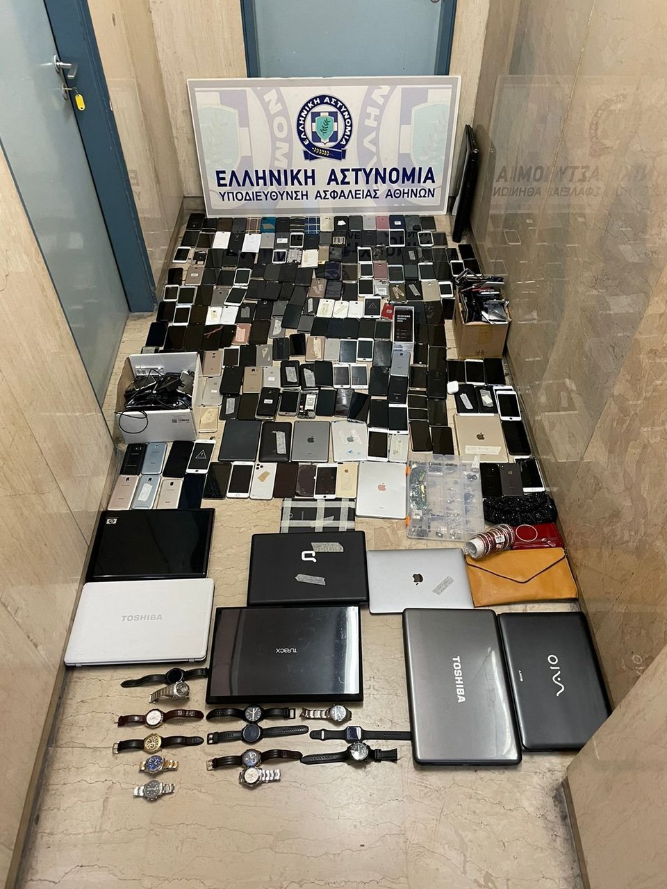 Εξαρθρώθηκε μεγάλη σπείρα αλλοδαπών πορτοφολάδων