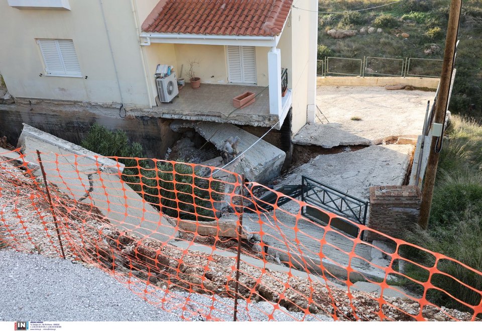 Σπίτια που βυθίστηκαν στον Νέο Βουτζά
