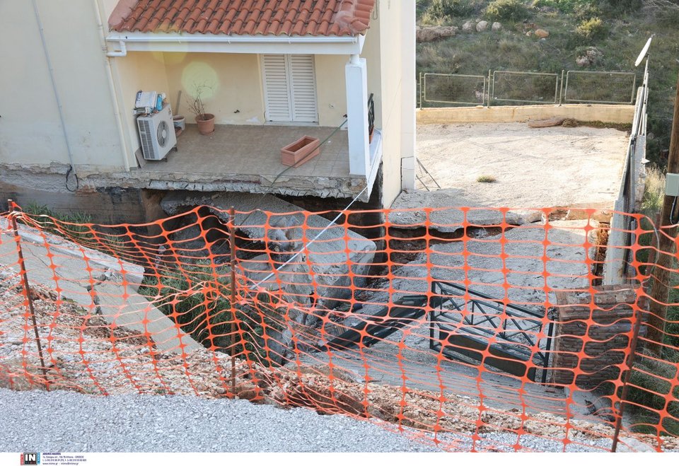 Σπίτια που βυθίστηκαν στον Νέο Βουτζά
