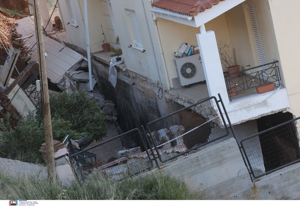 Σπίτια που βυθίστηκαν στον Νέο Βουτζά