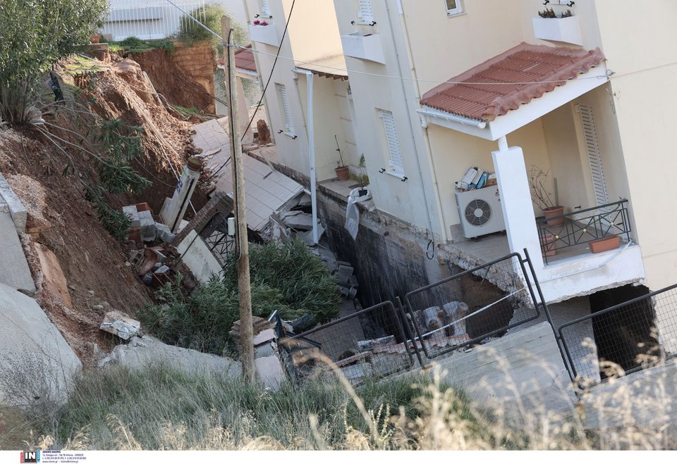 Σπίτια που βυθίστηκαν στον Νέο Βουτζά