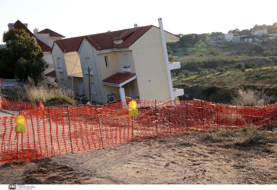 Σπίτια που βυθίστηκαν στον Νέο Βουτζά