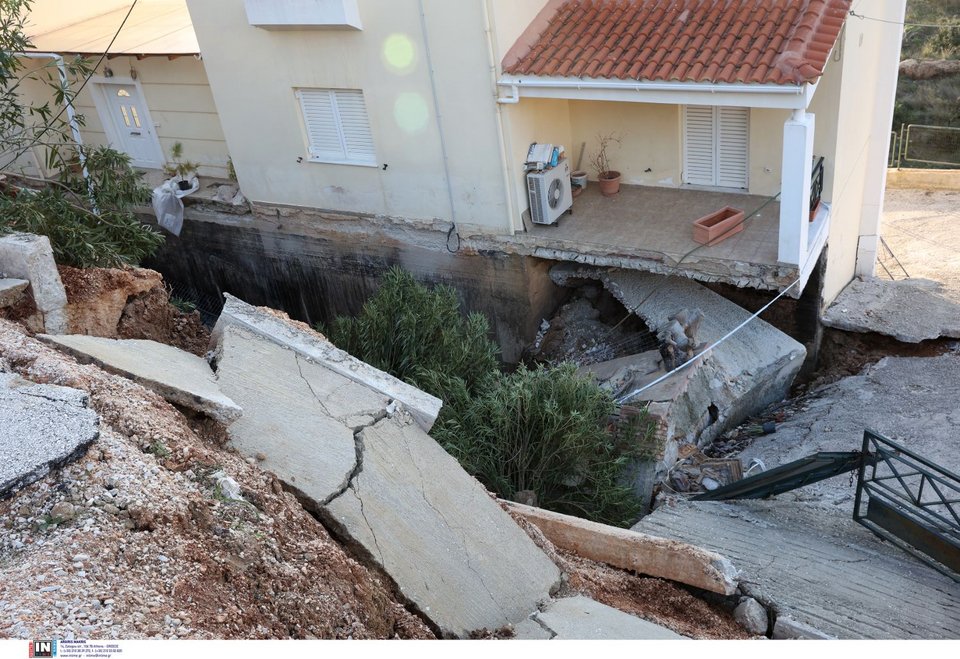 Σπίτια που βυθίστηκαν στον Νέο Βουτζά
