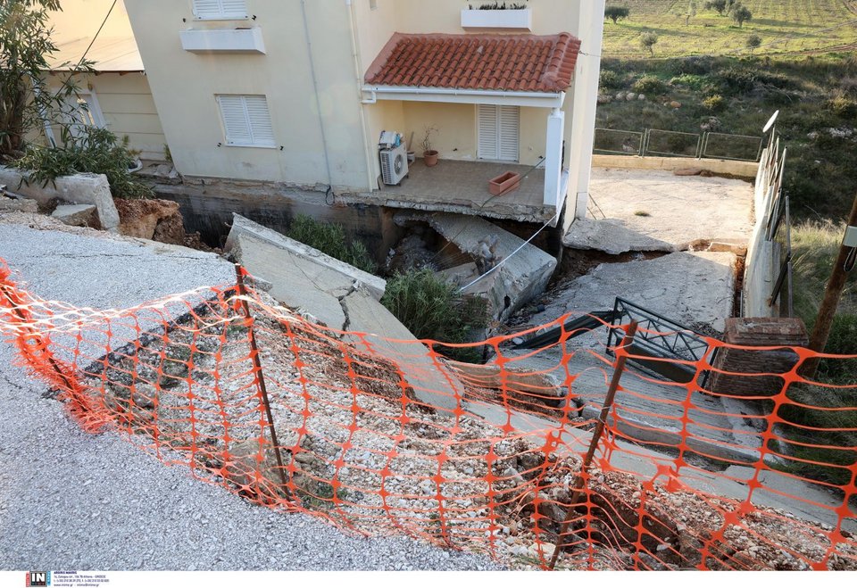 Σπίτια που βυθίστηκαν στον Νέο Βουτζά