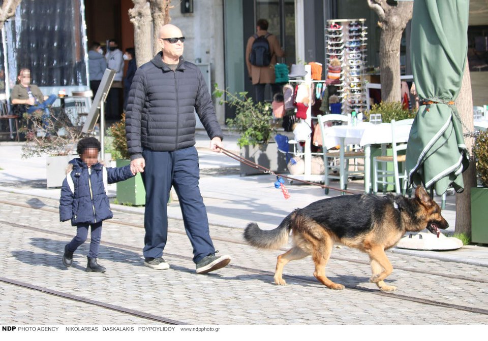 Ο Τζώνη Καλημέρης με την κόρη του