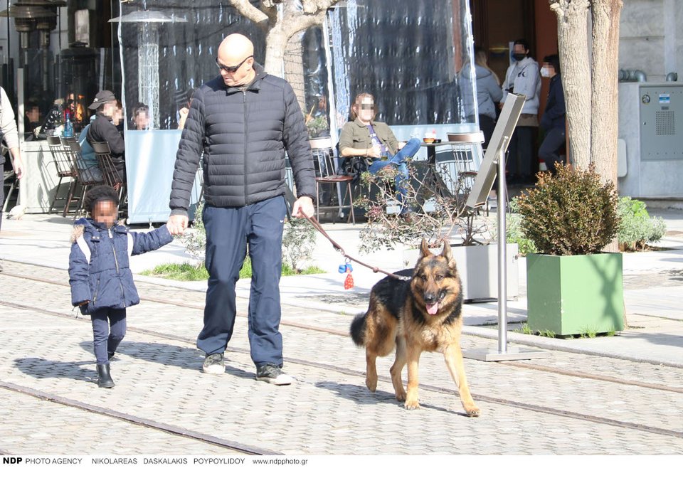 Ο Τζώνη Καλημέρης με την κόρη του