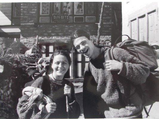 Η Χαλς και ο Γκριν τις πρώτες μέρες στην πόλη Namche Bazaar στο Νεπάλ το 1996