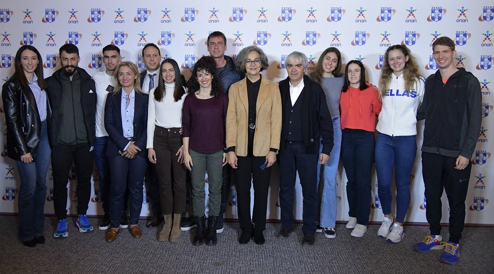 Μαρία Μπελιμπασάκη, Κώστας Γκελαούζος, Χρήστος Παπούλιας, Μαρία Πολύζου, Κώστας Κεντέρης, Αναστασία Μαρινάκου, Γκλόρια Πριβιλέτζιο, Λάμπρος Παπακώστας, Σοφία Σακοράφα, Γιώργος Γιατρουδάκης, Παναγιώτα Δόση, Σπυριδούλα Καρύδη, Κορίνα Πολίτη, Γιώργος Τάσσης 