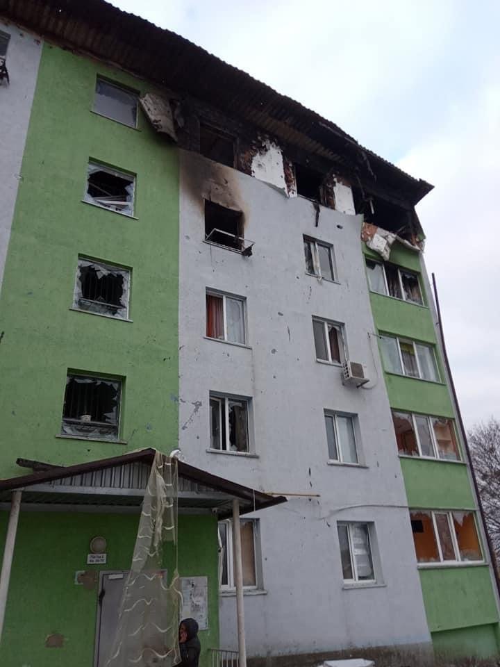 Βομβαρδισμένο κτίριο στο χωριό της Irene λίγο έξω από το Κίεβο - Φωτογραφία: Irene Tantsyura/Facebook