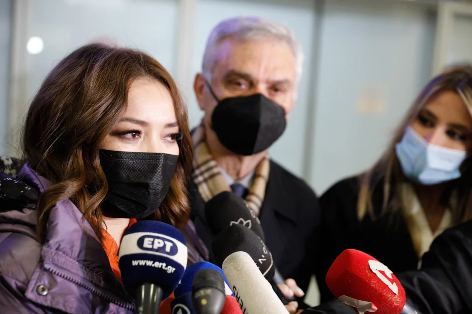 Η σύζυγος του Έλληνα πρόξενου και λίγο πιο πίσω ο πατέρας του