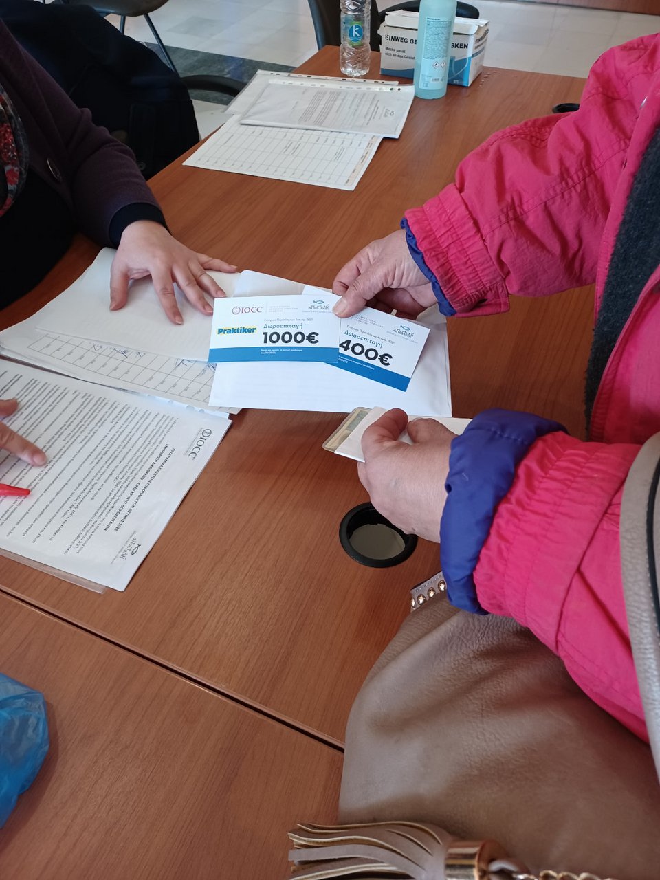 Αποστολή δωροεπιταγή σε πυρόπληκτους Αττικής