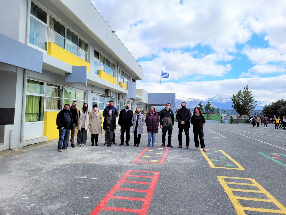 διαδραστικοί πίνακες σε σχολείο στο Αρκαλοχώρι από το Μέγαρο Μαξίμου