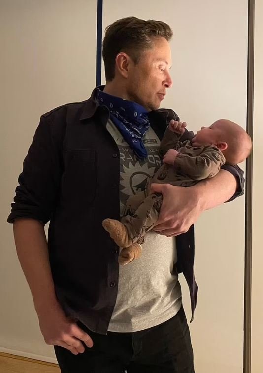 Ο Έλον Μασκ με τον γιο που απέκτησε με την Γκράιμς