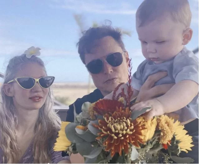 O Έλον Μασκ με την Grimes και τον γιο τους Χ